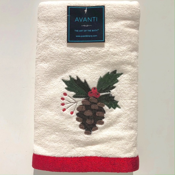 Avanti Linens Cardinal Hand Towel embroidered pine cone holly xmas Christmas - Picture 1 of 8